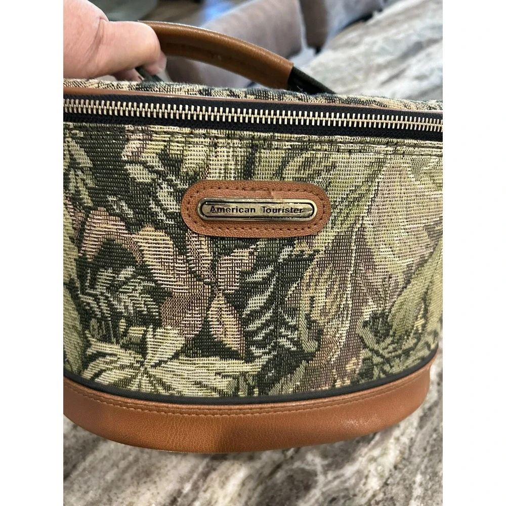 VTG American Tourister Tapestry Oval Train Case Carry On Luggage Bag Makeup